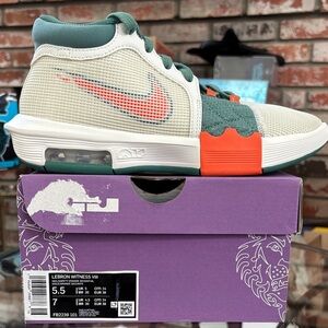 Nike LeBron Witness VIII Sail Safety Orange FB2239-101 Men’s 5.5 / Women’s 7